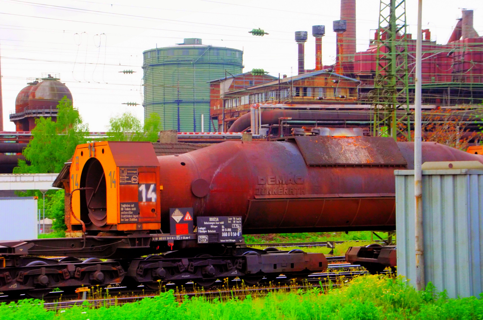 Roheisentransport auf Gleisen