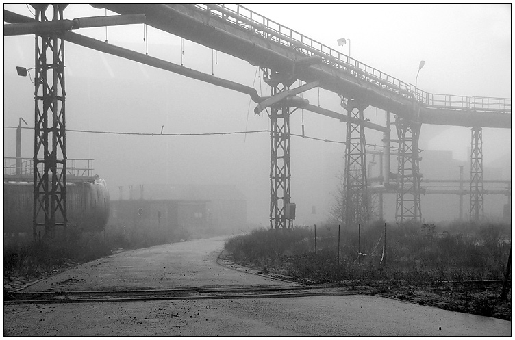 Rohrleitungen im Nebel