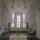 Rokoko-Kirche aus feinem Stuck und buntem Glas