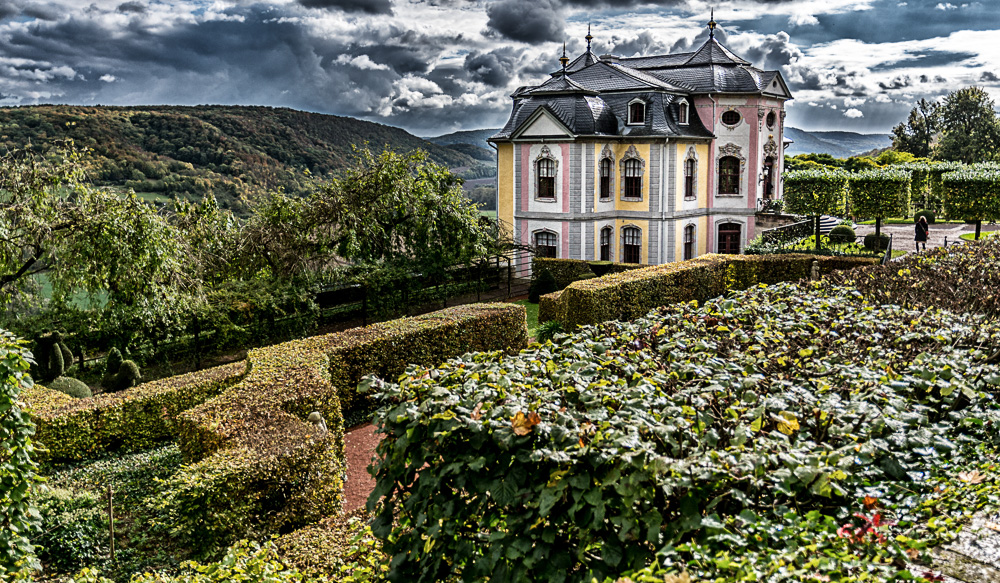 Rokoko-Schloss über der Saale bei Dornburg