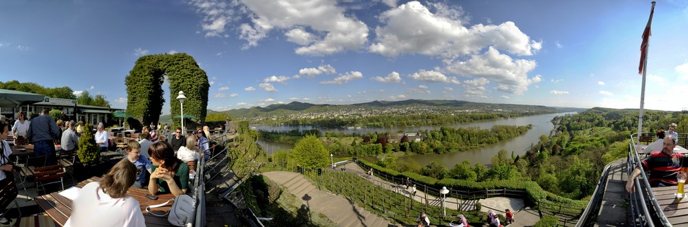 Rolandsbogen bei Bonn mit Siebengebirge und Rheintal