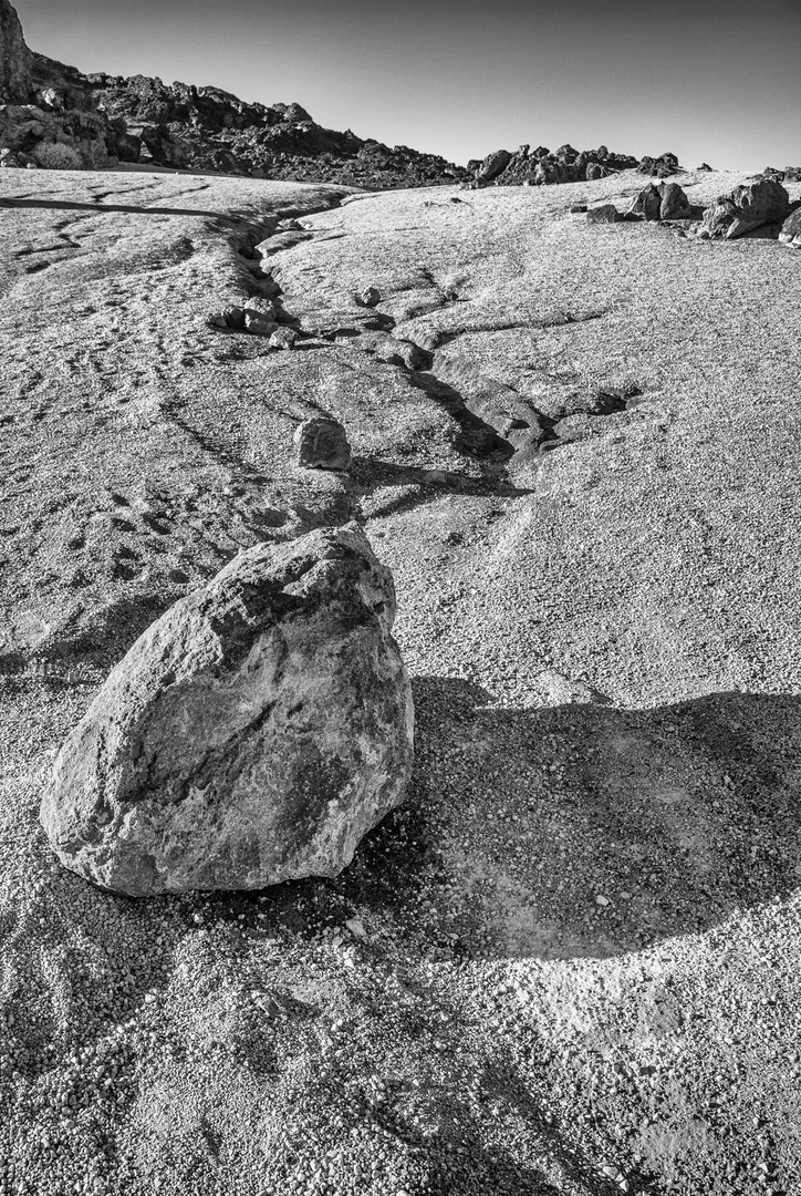 Rollende Felsen und Steine in der Montana Blanca, Teide Nationalpark