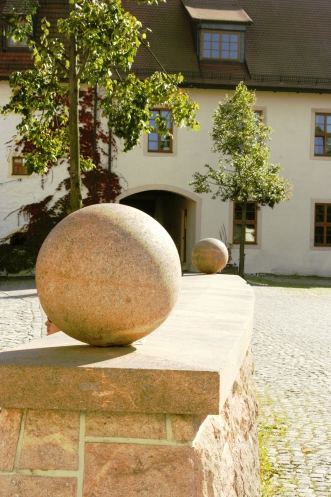 "Rollende Steine" ins Wasserschloß Klaffenbach