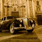 Rolls Royce vor Kathedrale