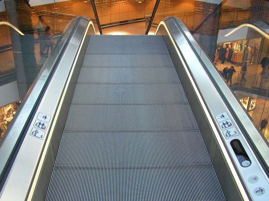 Rolltreppe, abwärts...