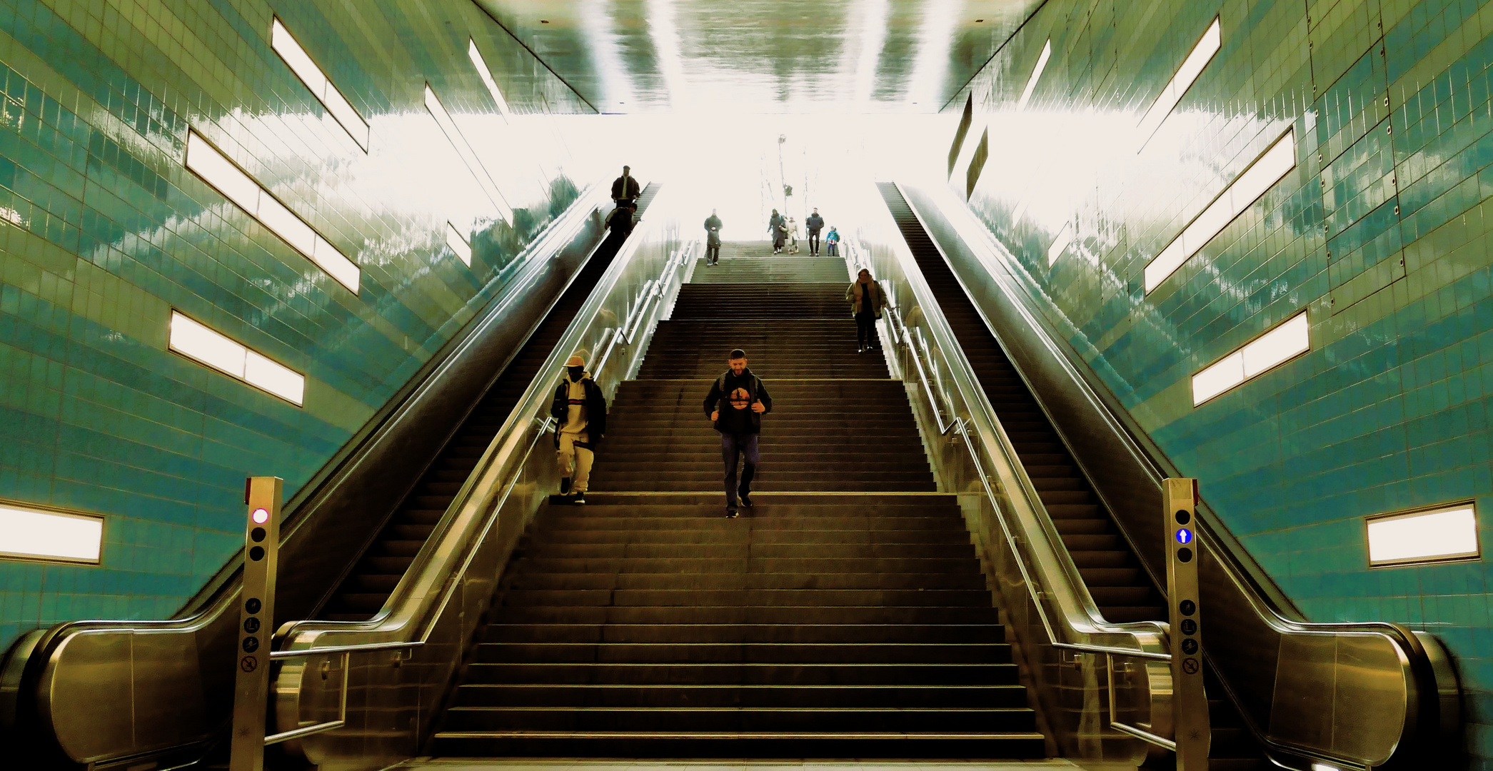 Rolltreppe der U Bahn Station  Überseequartier  