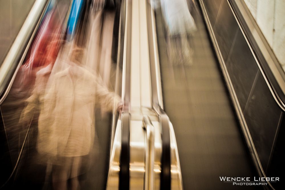 Rolltreppe II von Wencke Lieber 