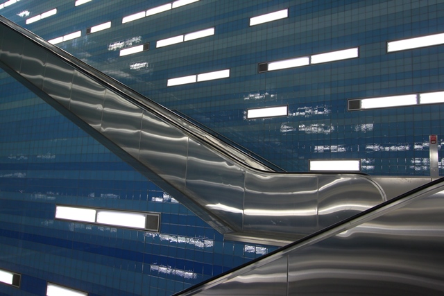 Rolltreppe im U-Bahnhof Überseequartier Hamburg