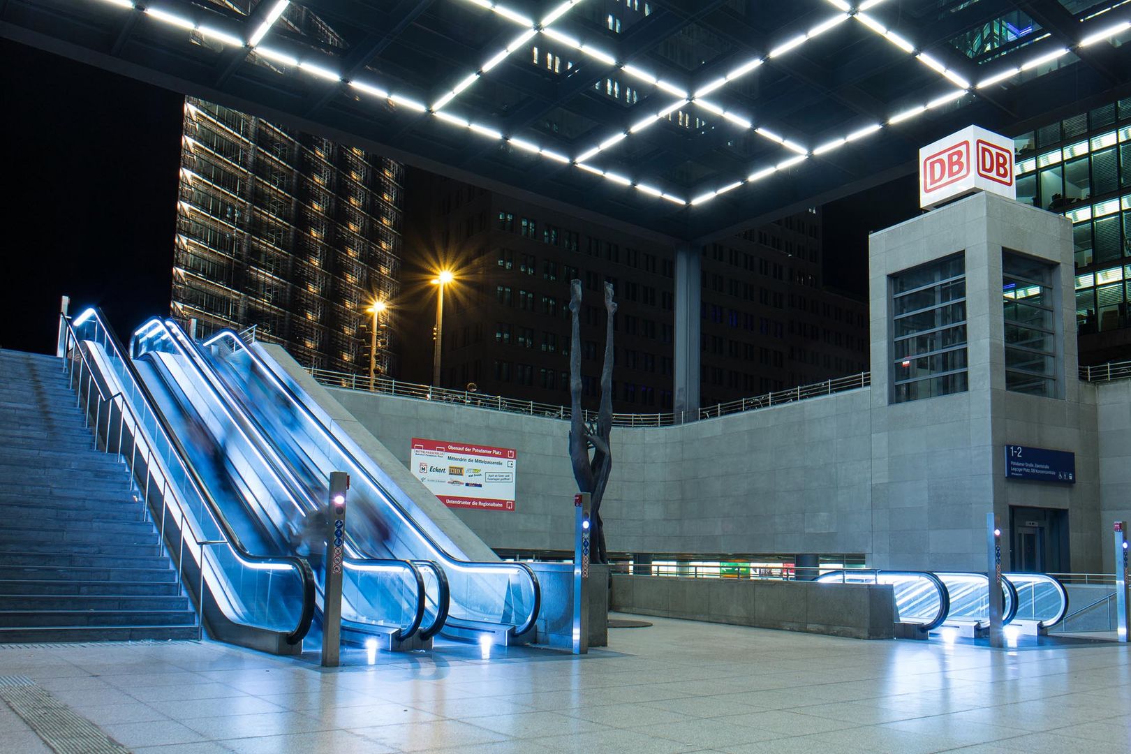 Rolltreppe in Blau