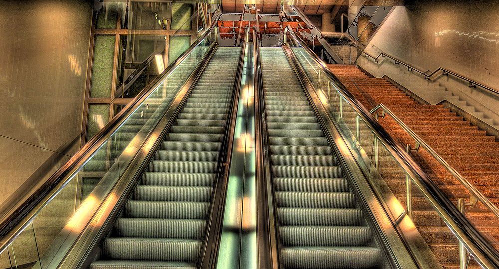 Rolltreppe zu den Gates HH-Airport