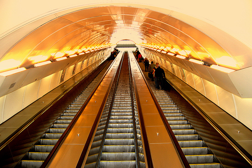 Rolltreppe zur Metro in Prag