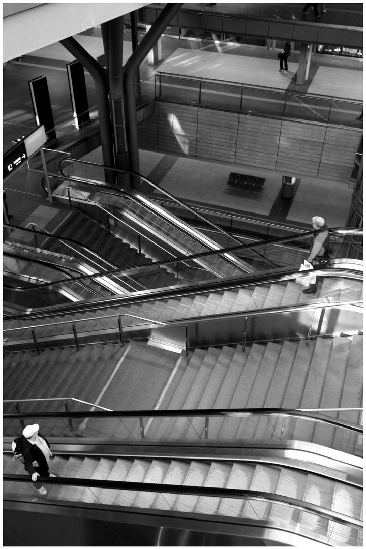 Rolltreppen im Berliner Hauptbahnhof