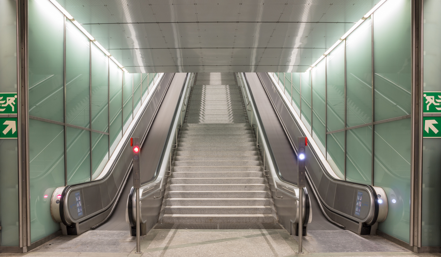 Rolltreppen zur Dülferstraße