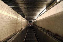 Rolltreppentunnel