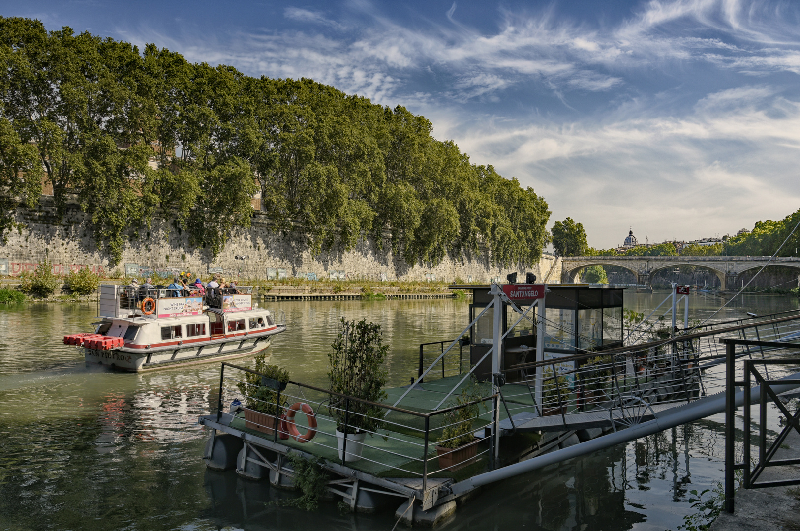 ROM - Ausflugsboot im Tiber -