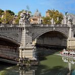 ROM  - Ausflugsschiff auf dem Tiber -