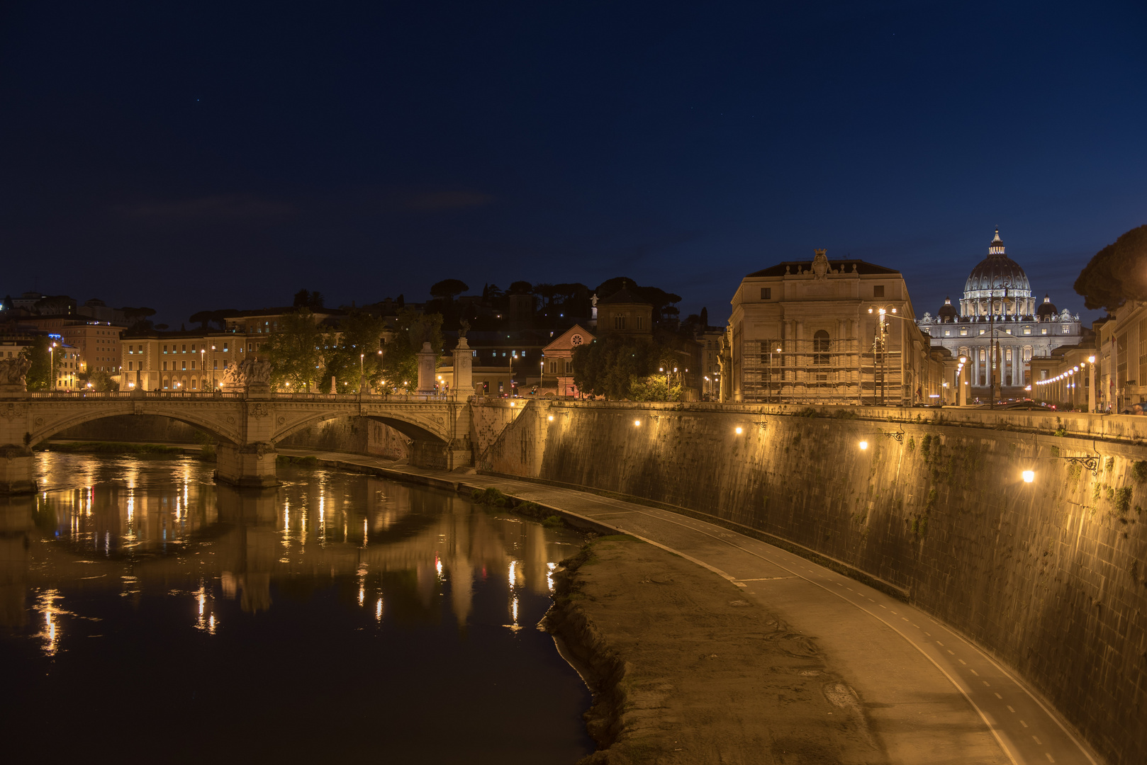 Rom bei Nacht von der Engelsbrücke