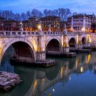 Rom Brücke beleutchtet