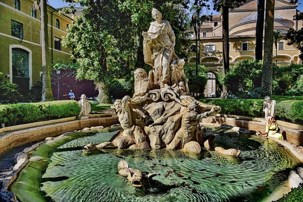 Rom - Brunnen im Innenhof des Palazzo Venezia