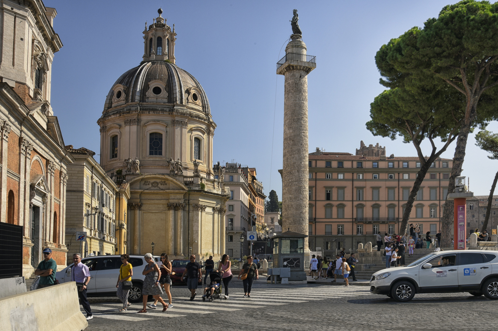 Rom  -  Colonna Traiana, Le Domus Romane di Palazzo Valentini, Chiesa di Santa Maria di Loreto