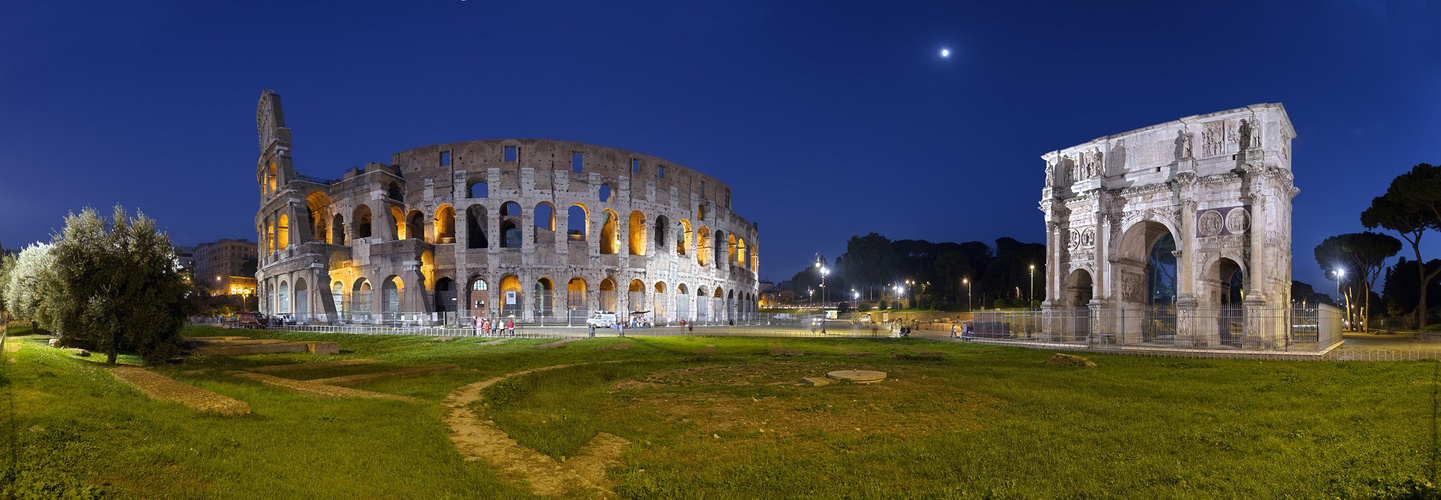 Rom Kolosseum und Konstantinbogen beleuchtet Panorama HDR