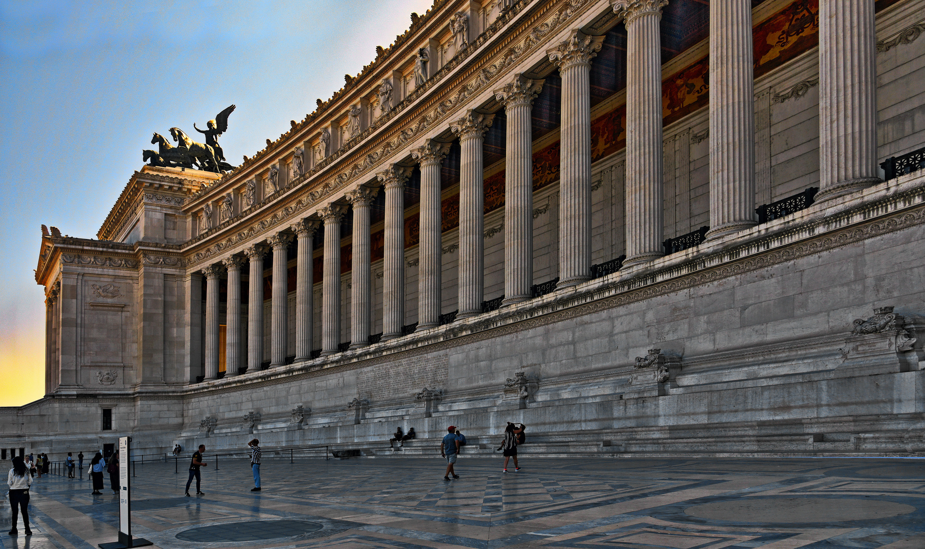 ROM  - Monumento Vittorio Emanuele II -  Säulengang 