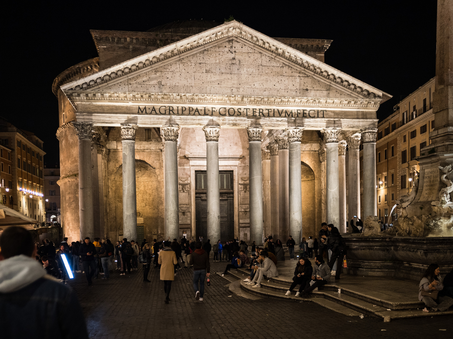 Rom ( Pantheon ) bei Nacht.