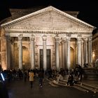 Rom ( Pantheon ) bei Nacht.