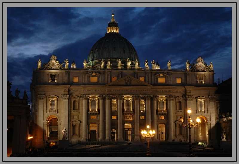 Rom - Petersdom in der Nacht