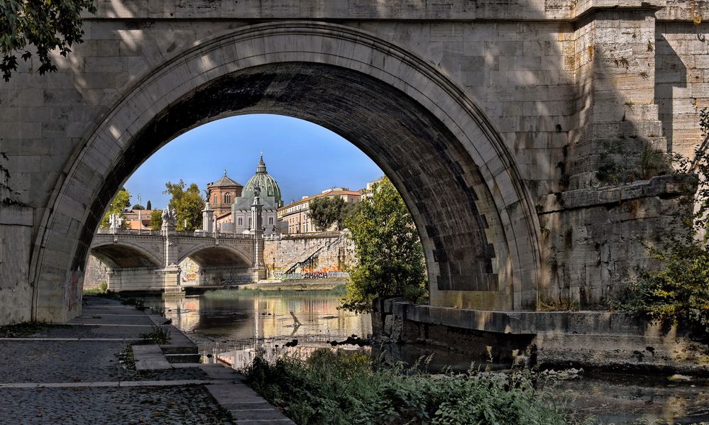 ROM   - Spaziergang am Tiber -