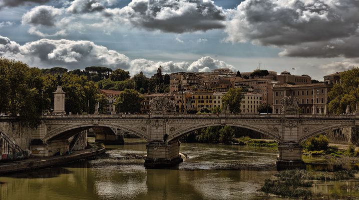 ROM   - Spaziergang an der Engelsburg -