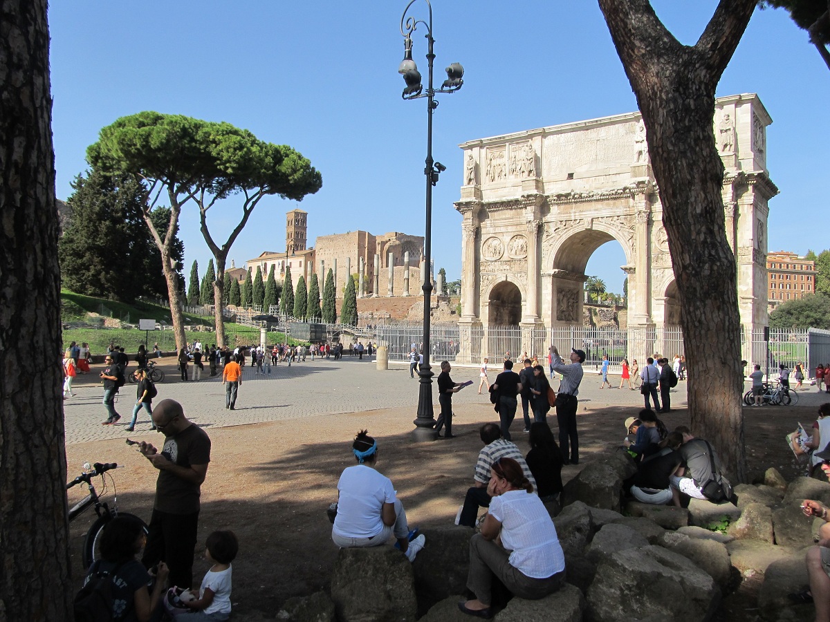 Rom - Triumphbogen beim Colosseum