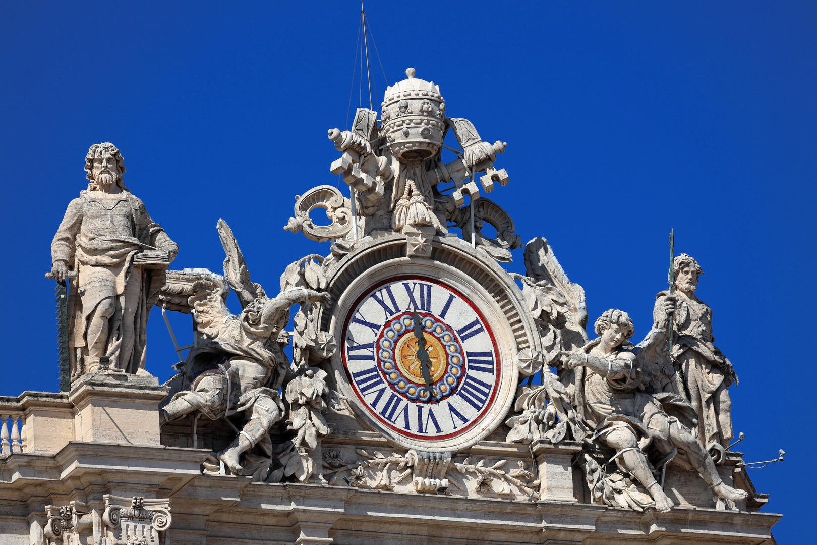 Rom - Uhr am Petersdom