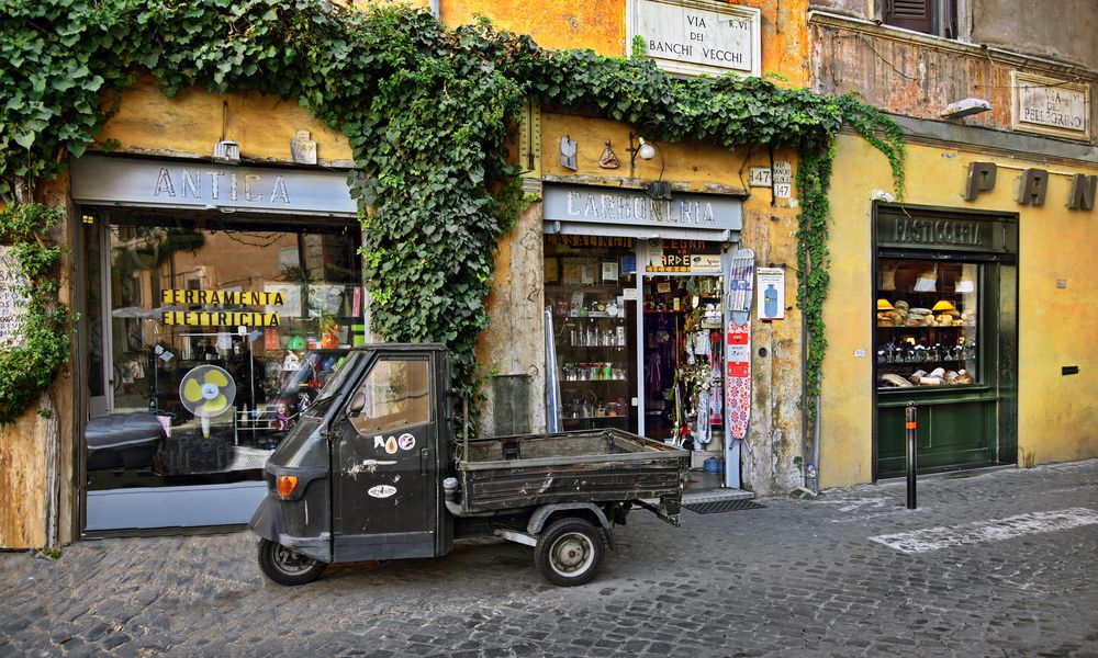 ROM   - Via dei Banchi Vecchi -