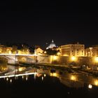 Rom vom Tiber (mit Baustelle) zum Petersdom bei Nacht