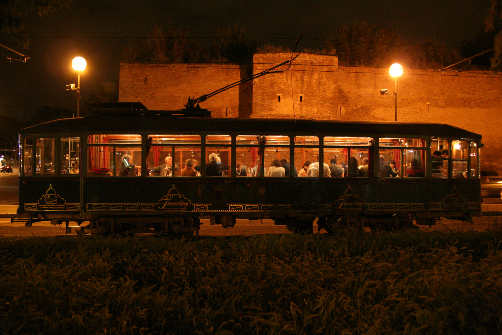 Roma di notte - il vecchio tram