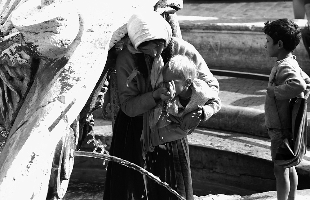 Roma-Familie an der Spanischen Treppe Rom 1967