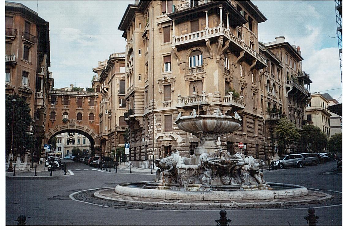 Roma - Fontana del quartiere Coppedè