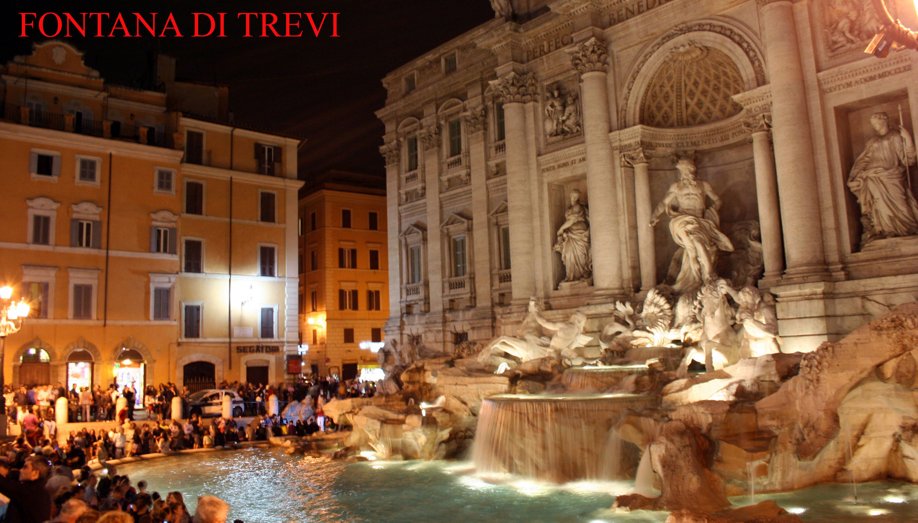 roma fontana di trevi..