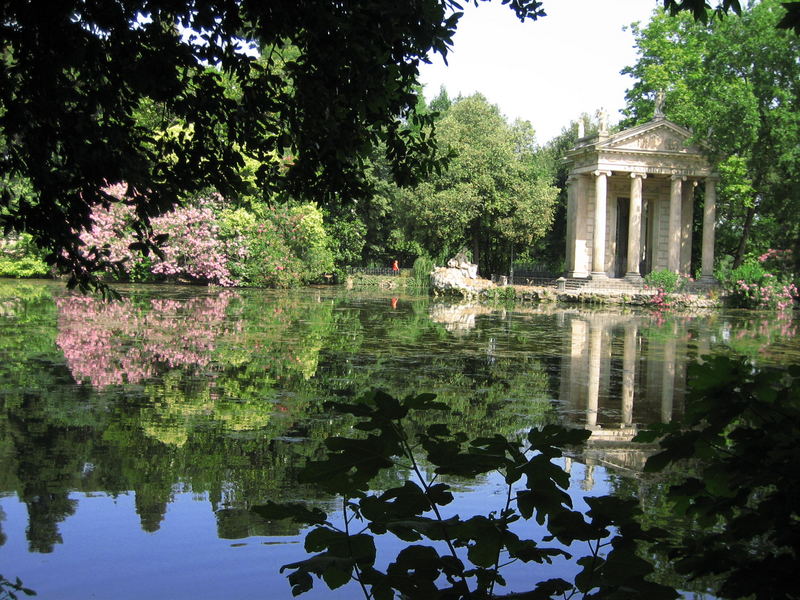 Roma, giardini di Villa Borghese, estate 2006