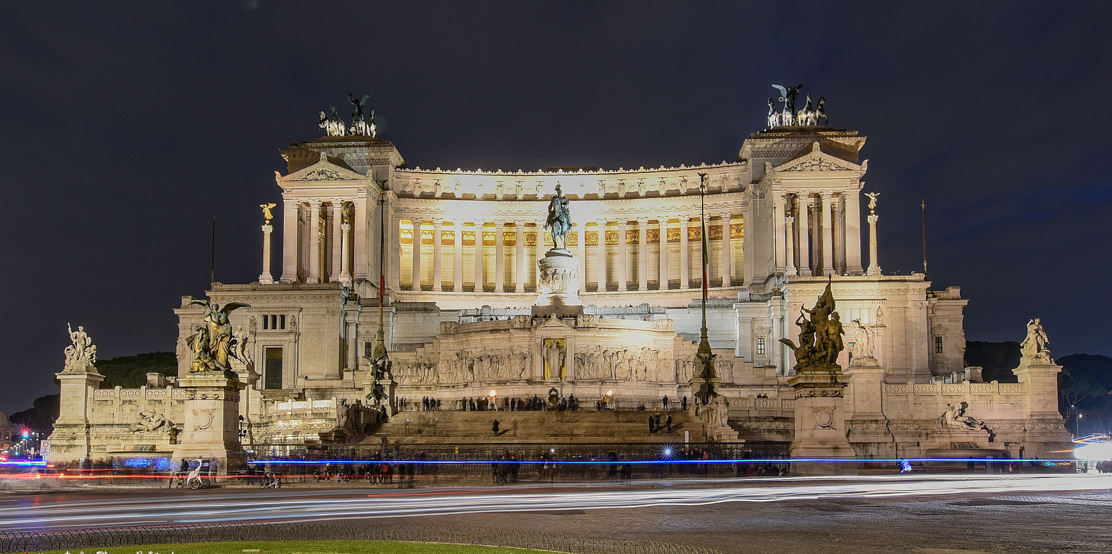 Roma, l'altare della Patria by night