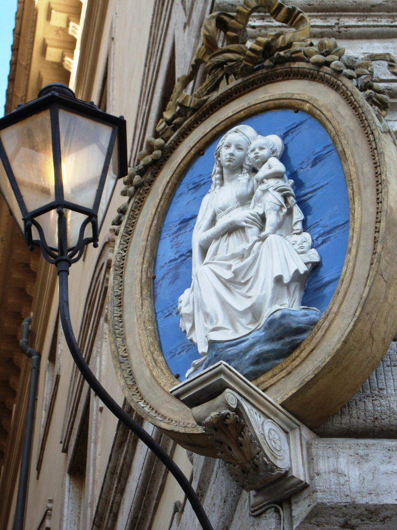 Roma, Palazzo Chigi, Ovale d'angolo di Luca Della Robbia