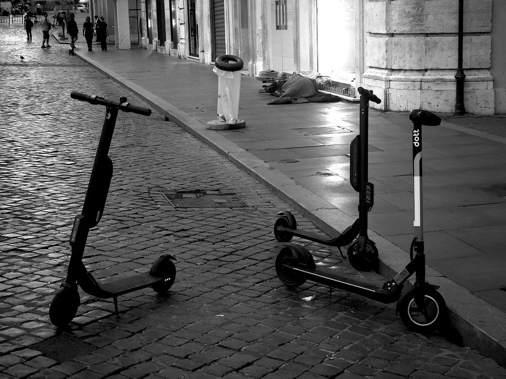 Roma, Piazza di Spagna, alle 7 di mattino