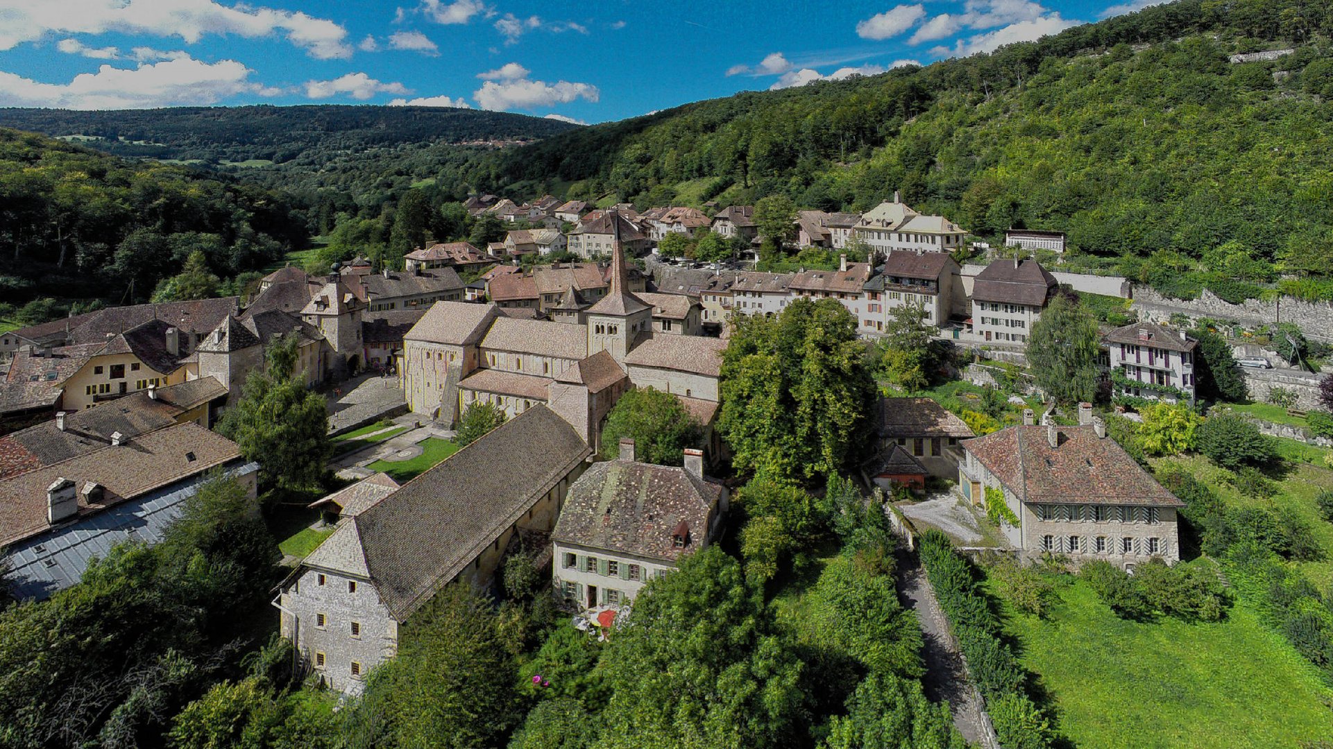 Romainmôtier et son abbatiale.