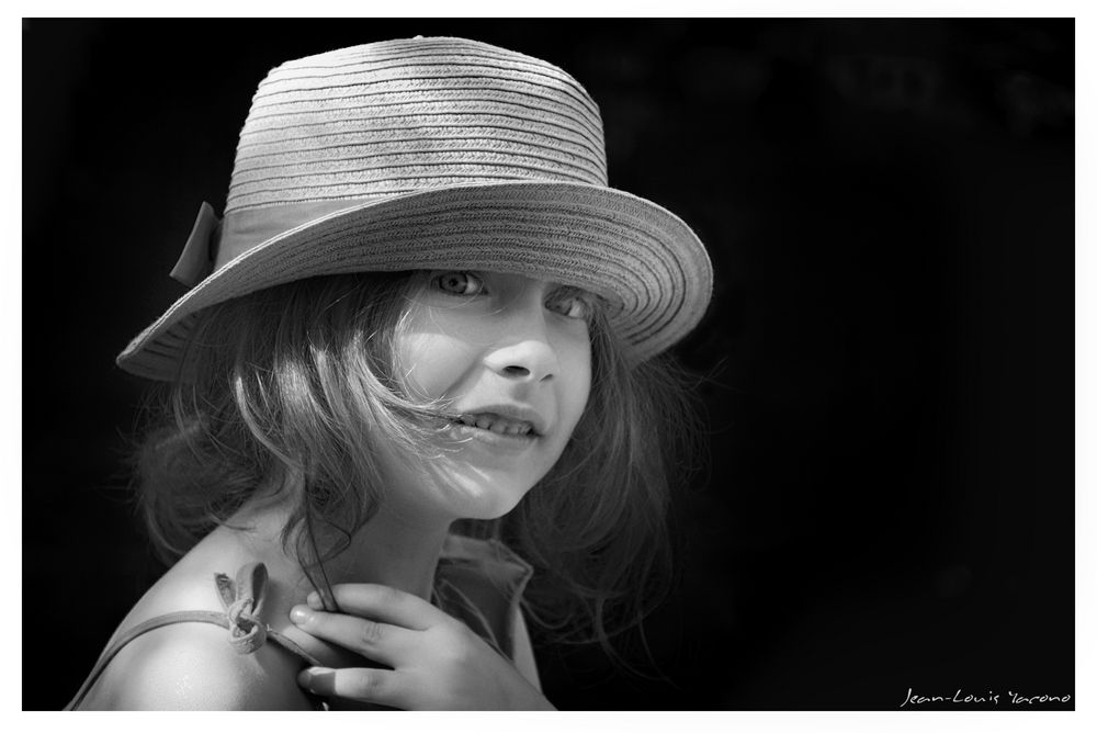 Romane et son chapeau