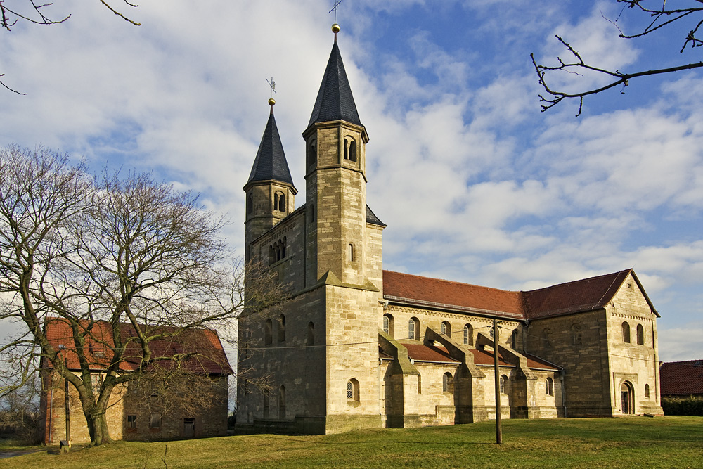 Romanische Basilika St. Gangolf in Münchenlohra