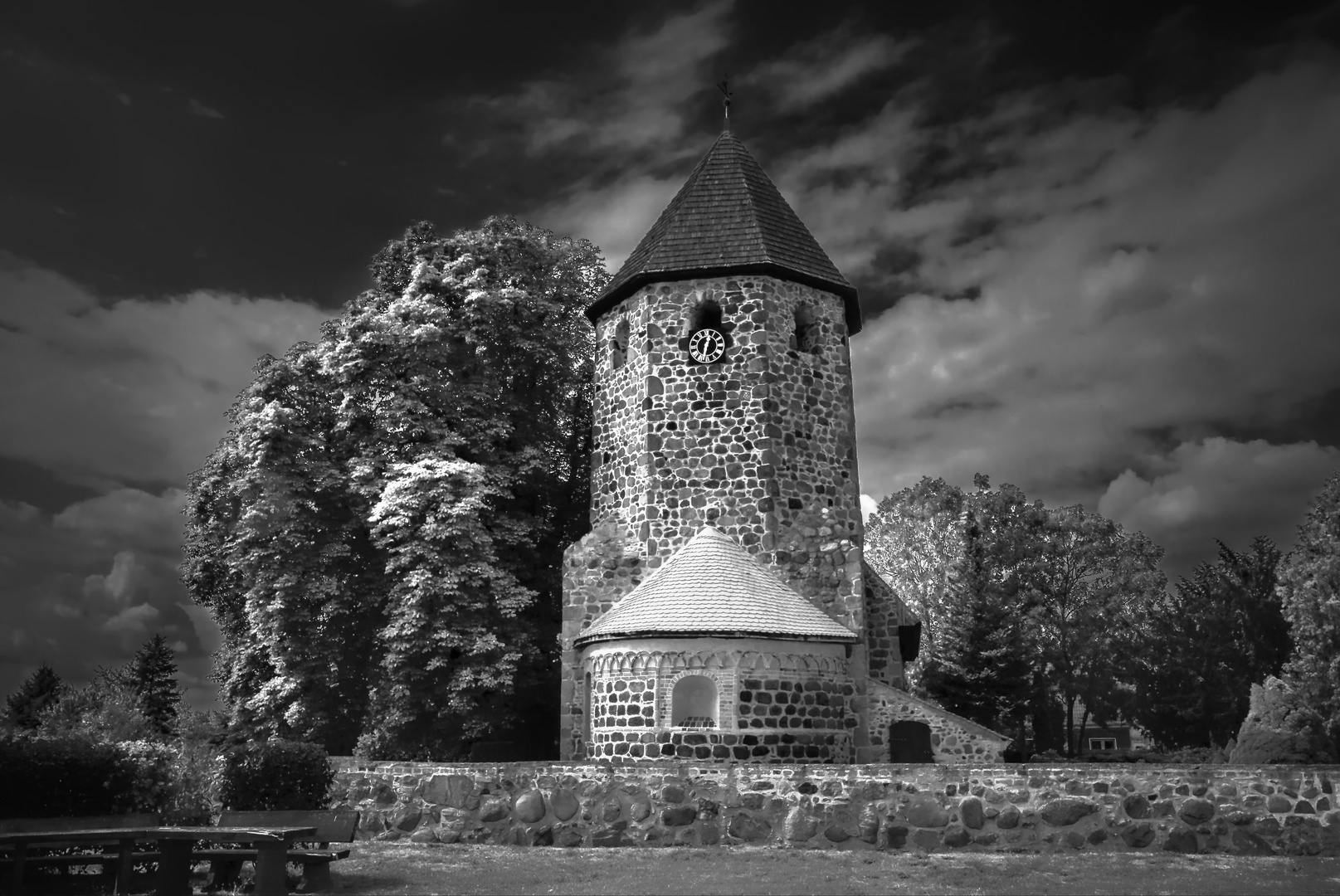 Romanische Chorturmkirche in Hämmerten