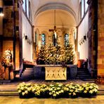 Romanische Kirche zur Weihnachtszeit