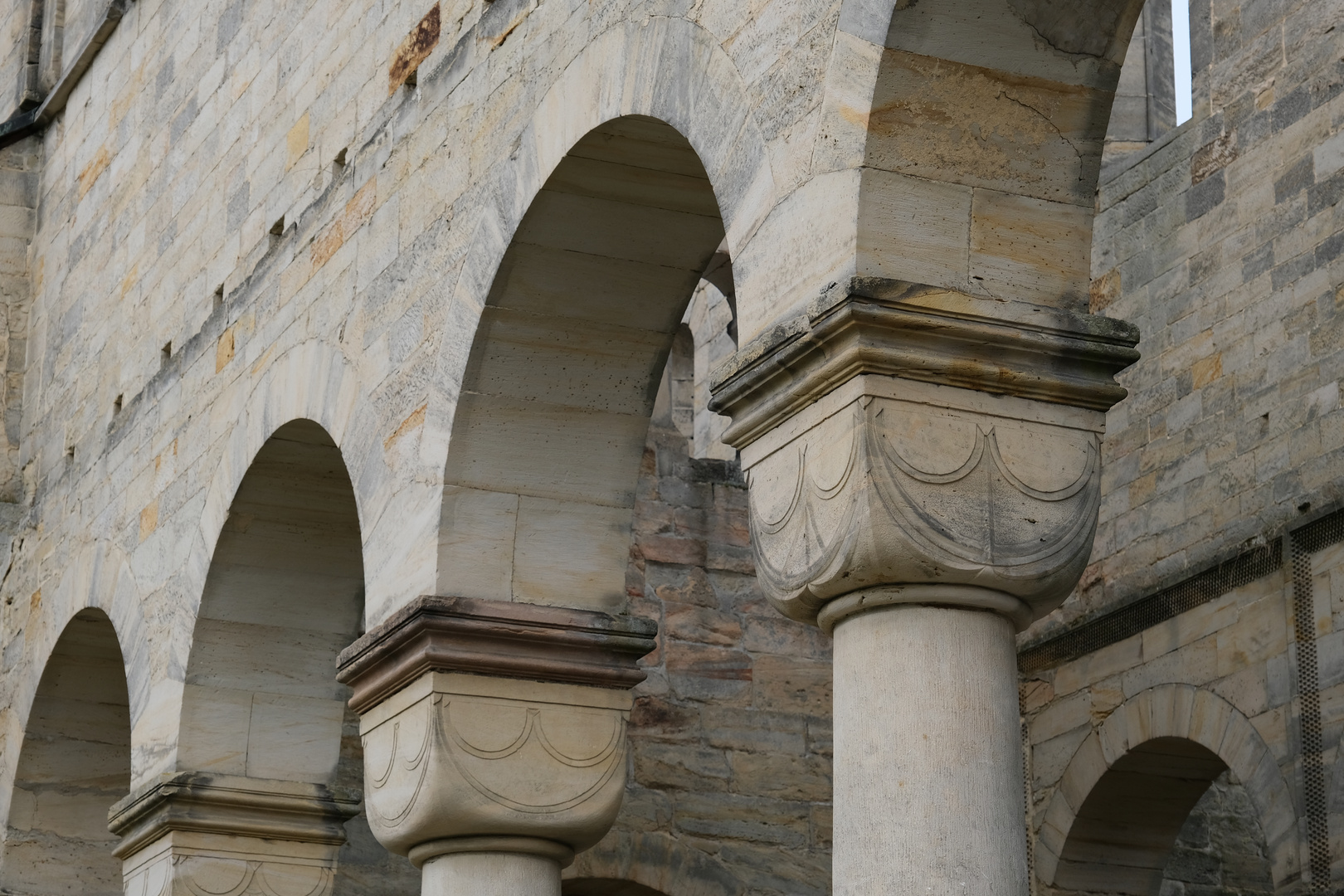 Romanische Säulenkapitelle