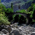 Romanische Steinbogenbrücke in Giornico